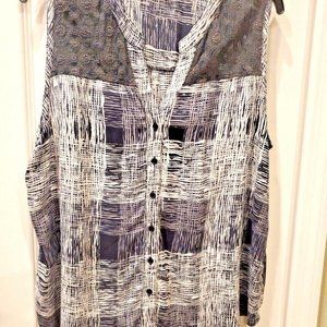 Gloria Vanderbilt Navy & White Sleevless Blouse with Navy Lace Yoke ~ PXL